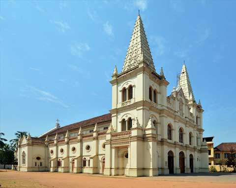 Santa-Cruz-Cathedral-Basilica,-Kochi