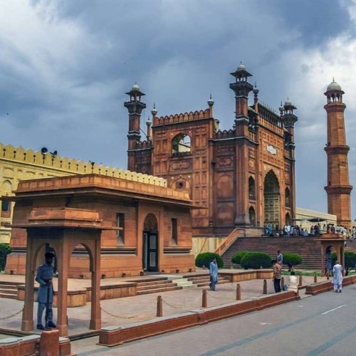 Flights from Canada to Pakistan